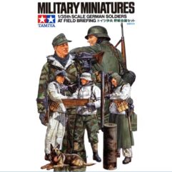 German Soldiers at Field Briefing (5 figures, 1 dog)